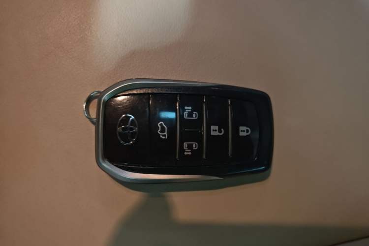 Used Toyota Previa 2012 2.4L 7-Seater Luxury Edition Vehicle Key