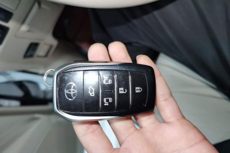 Used Toyota Previa 2012 2.4L 7-Seater Standard Edition Vehicle Key