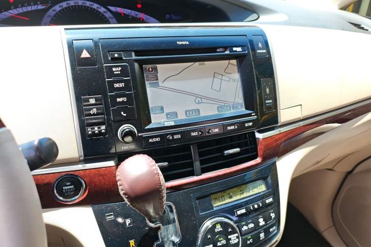 Used Toyota Previa 2012 2.4L 7-Seater Luxury Edition Audio And AC Panel