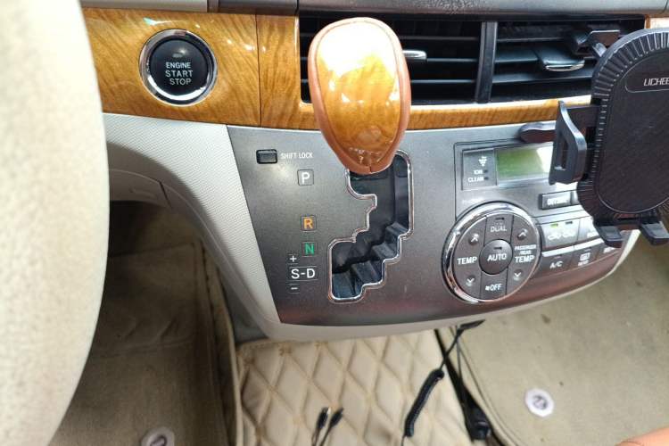 Used Toyota Previa 2012 2.4L 7-Seater Luxury Edition Gear Lever