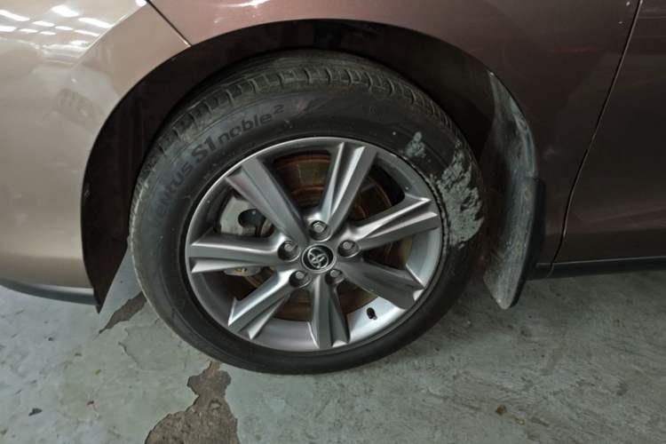 Used Toyota Previa 2012 2.4L 7-Seater Luxury Edition Left Front Wheel Hub