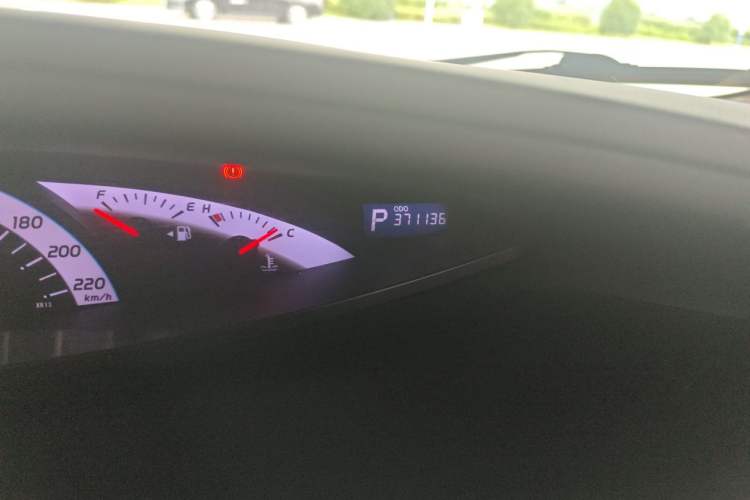 Used Toyota Previa 2012 2.4L 7-Seater Luxury Edition Odometer Close Up