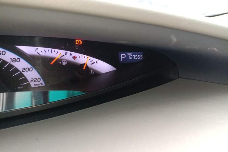 Used Toyota Previa 2012 2.4L 7-Seater Luxury Edition Odometer Close Up