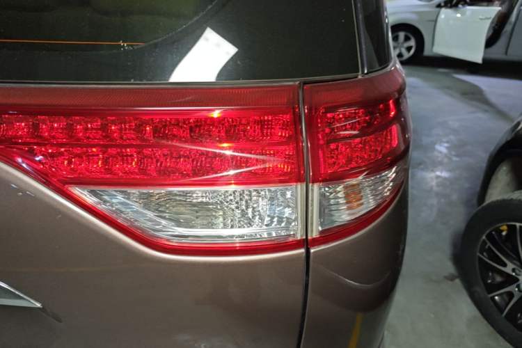 Used Toyota Previa 2012 2.4L 7-Seater Luxury Edition Right Rear Taillight