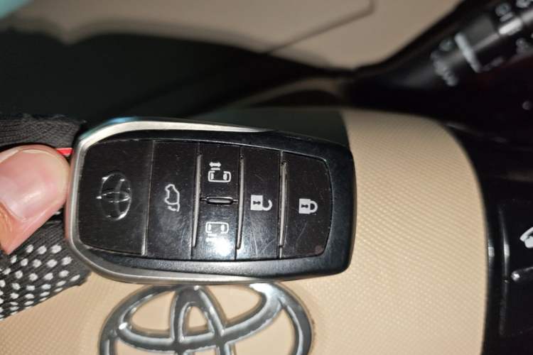 Used Toyota Previa 2012 2.4L 7-Seater Luxury Edition Vehicle Key