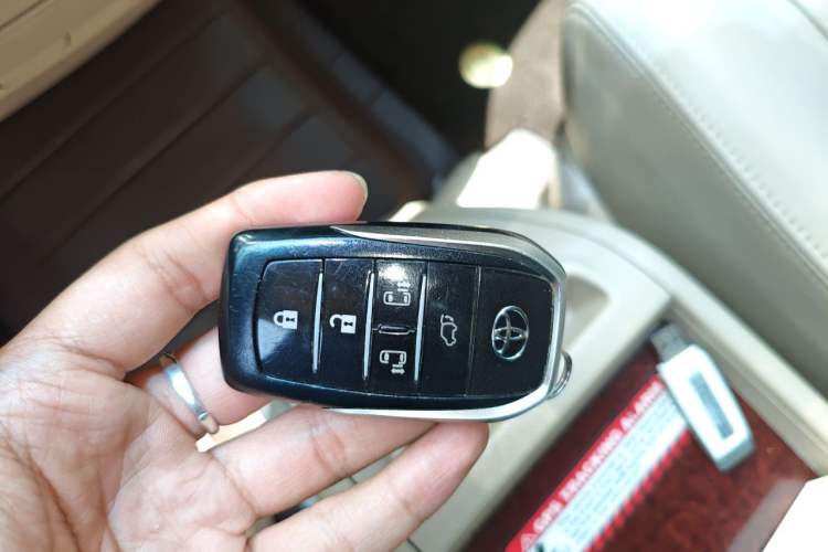 Used Toyota Previa 2012 2.4L 7-Seater Luxury Edition Vehicle Key