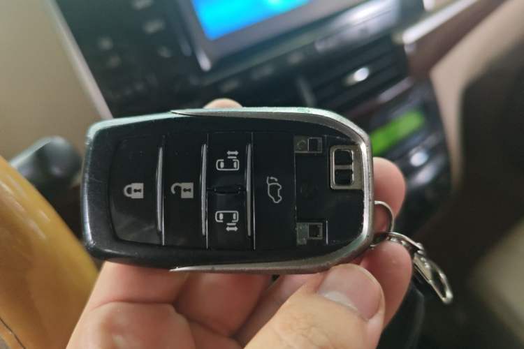 Used Toyota Previa 2012 2.4L 7-Seater Luxury Edition Vehicle Key