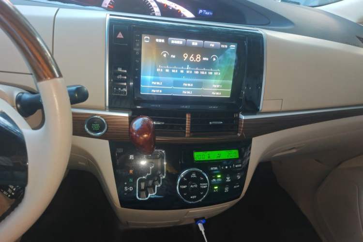 Used Toyota Previa  Audio And AC Panel