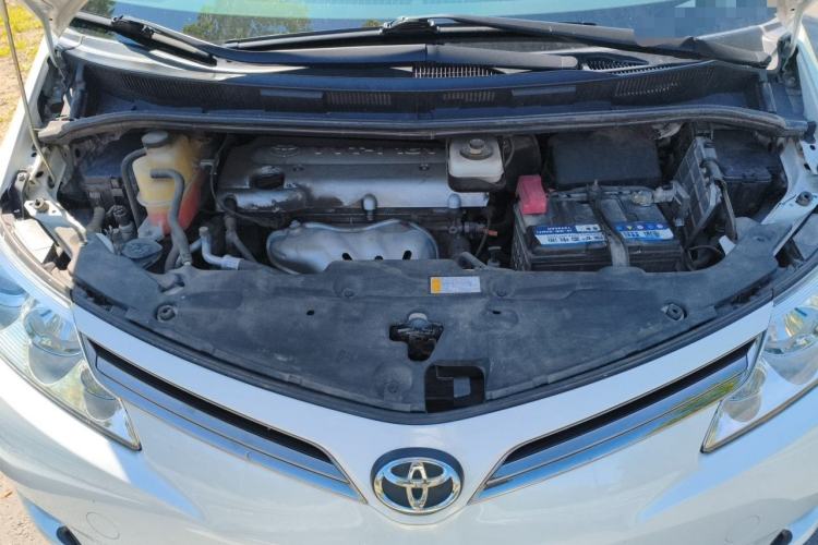 Used Toyota Previa  Engine Bay