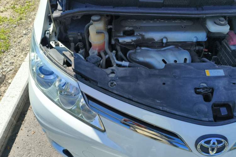 Used Toyota Previa  Engine Bay Right