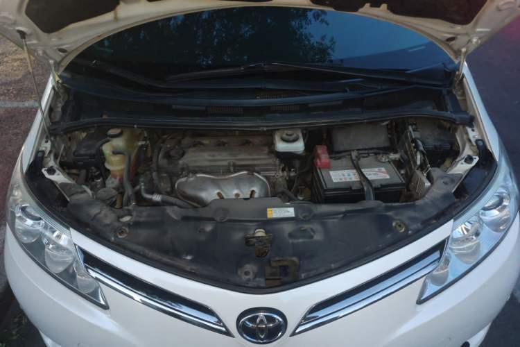Used Toyota Previa  Engine Bay