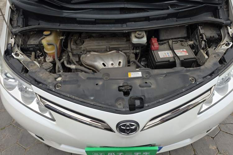 Used Toyota Previa  Engine Bay