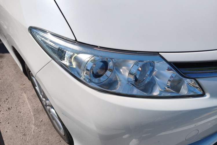 Used Toyota Previa  Right Front Headlight