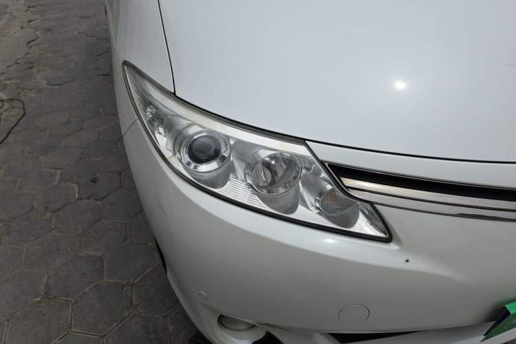 Used Toyota Previa  Right Front Headlight