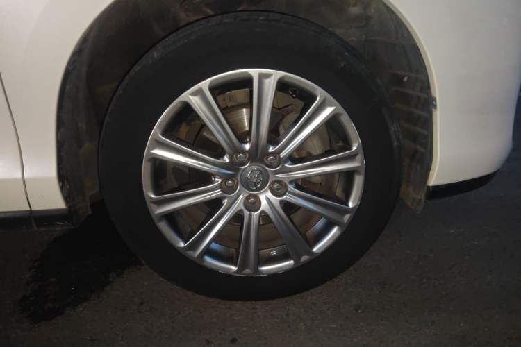 Used Toyota Previa  Right Front Wheel Hub