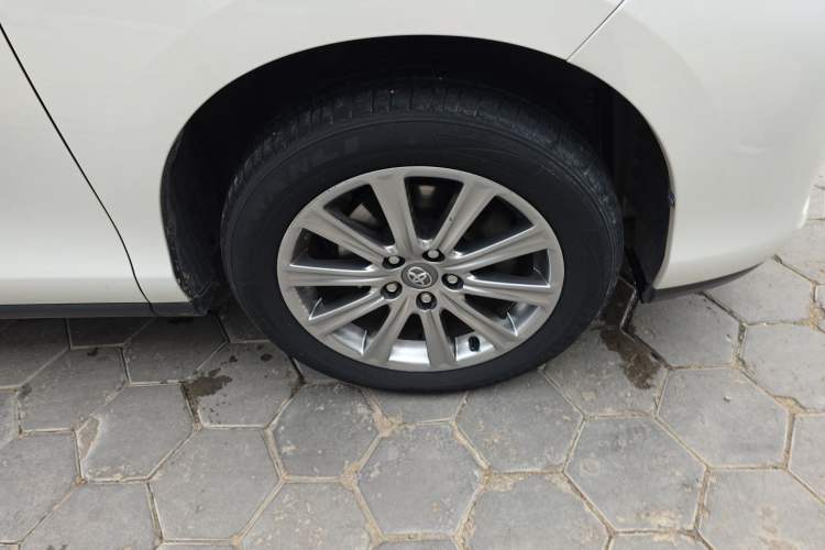 Used Toyota Previa  Right Front Wheel Hub
