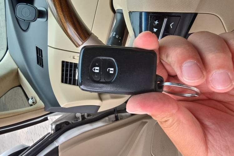 Used Toyota Previa  Vehicle Key