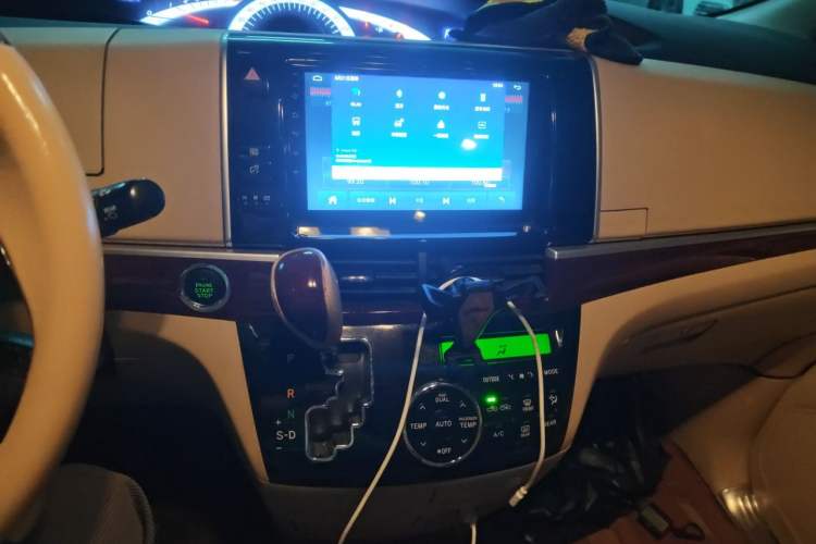 Used Toyota Previa  Audio And AC Panel