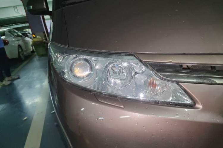 Used Toyota Previa  Right Front Headlight