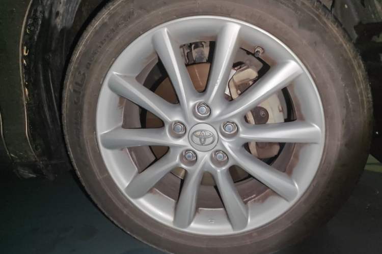 Used Toyota Previa  Right Front Wheel Hub
