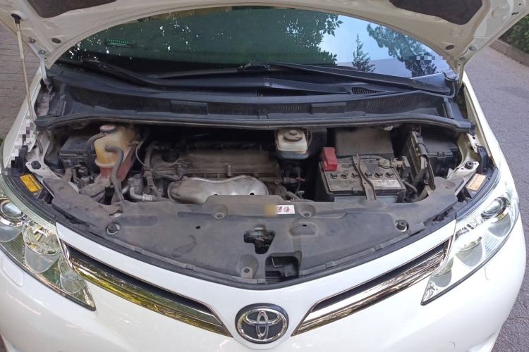Used Toyota Previa  Engine Bay