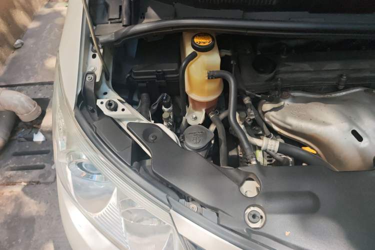 Used Toyota Previa  Engine Bay Right
