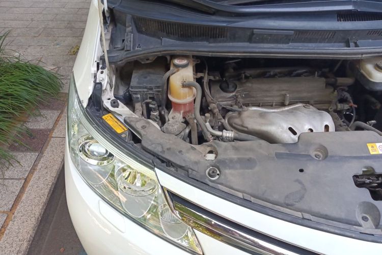 Used Toyota Previa  Engine Bay Right