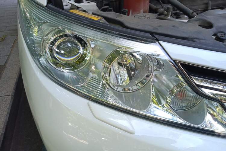 Used Toyota Previa  Right Front Headlight