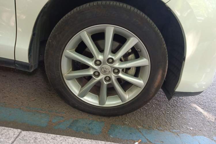 Used Toyota Previa  Right Front Wheel Hub