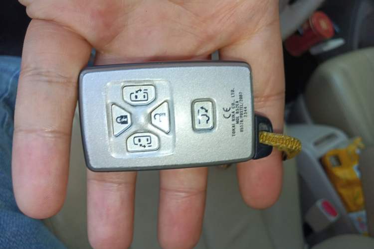 Used Toyota Previa  Vehicle Key