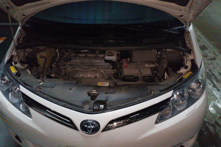 Used Toyota Previa  Engine Bay
