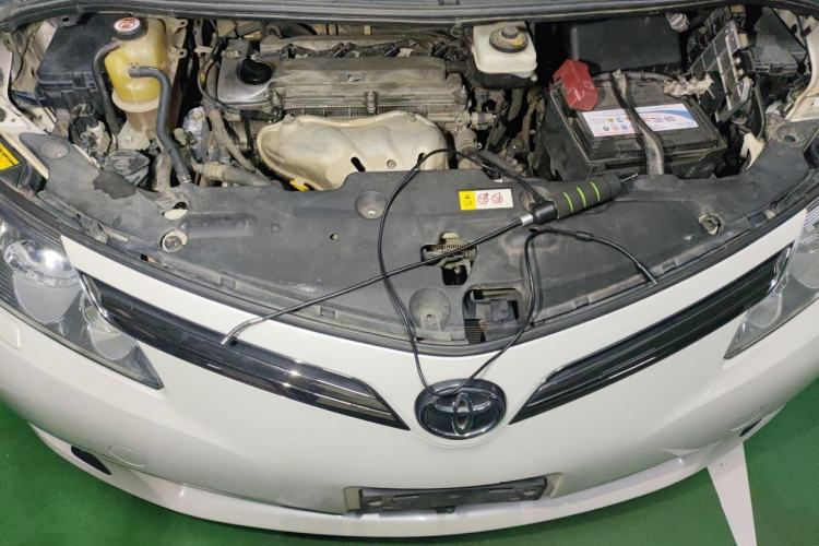 Used Toyota Previa  Engine Bay