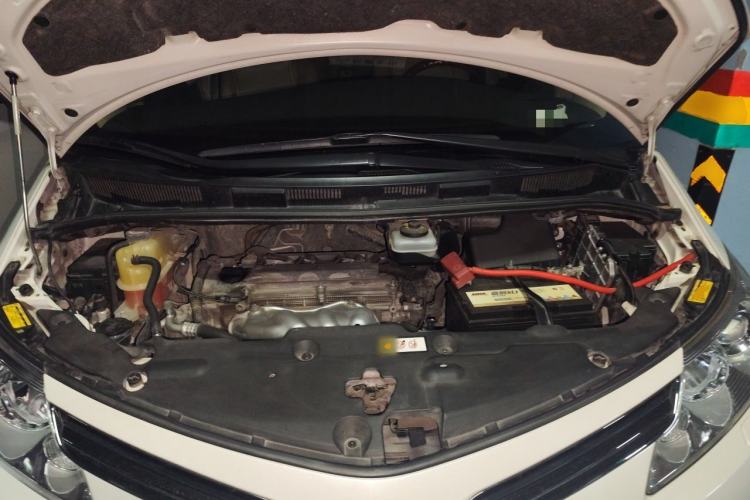 Used Toyota Previa  Engine Bay