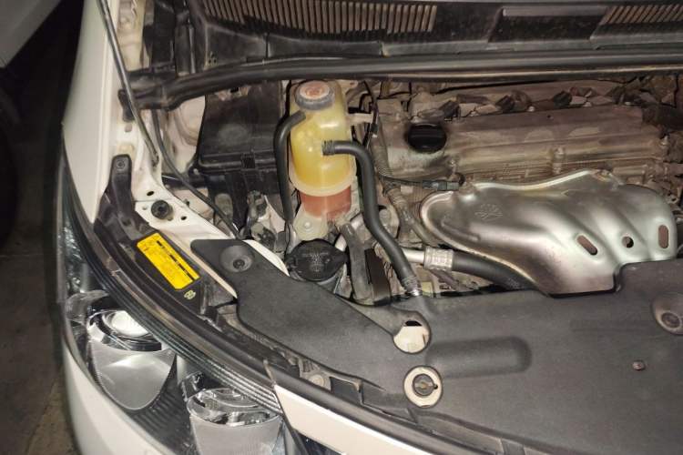 Used Toyota Previa  Engine Bay Right