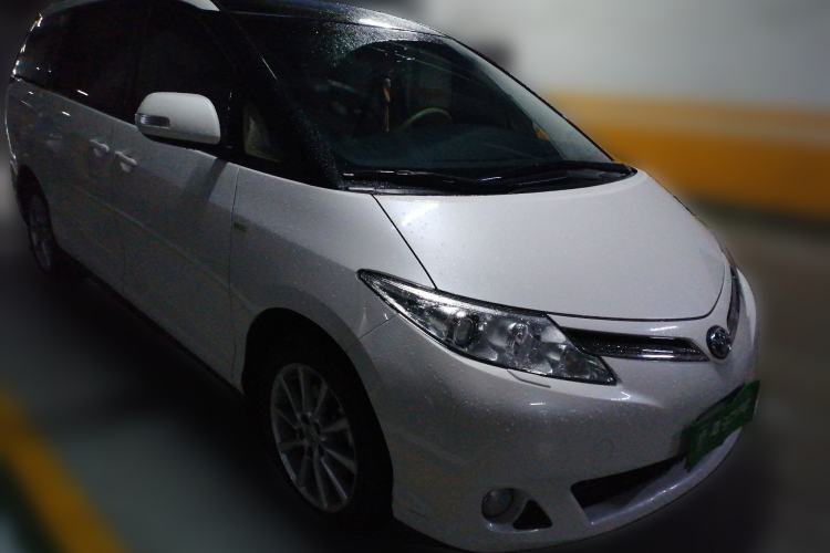 Used Toyota Previa  Front Right 45 Deg