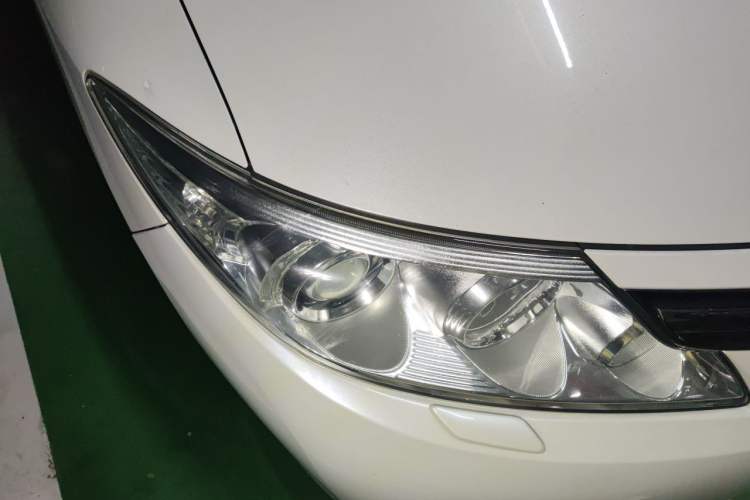 Used Toyota Previa  Right Front Headlight