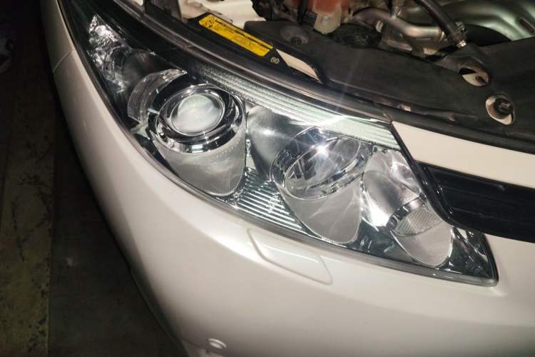 Used Toyota Previa  Right Front Headlight