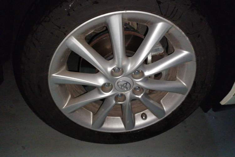 Used Toyota Previa  Right Front Wheel Hub