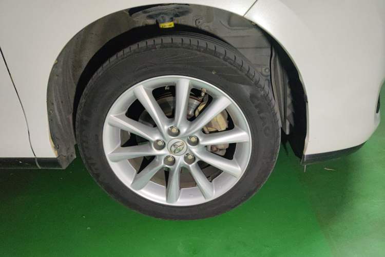 Used Toyota Previa  Right Front Wheel Hub