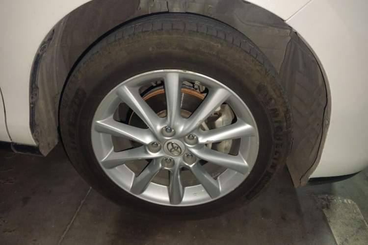 Used Toyota Previa  Right Front Wheel Hub