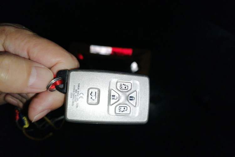 Used Toyota Previa  Vehicle Key