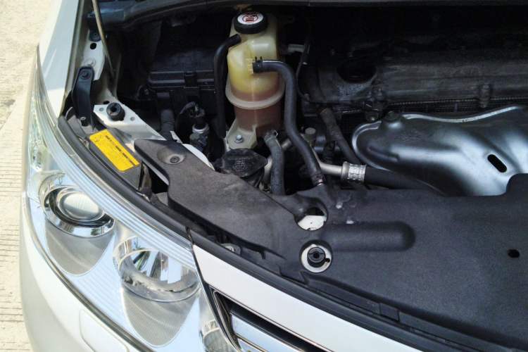 Used Toyota Previa  Engine Bay Right