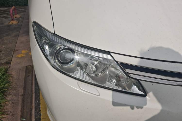 Used Toyota Previa  Right Front Headlight