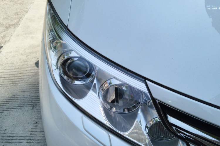 Used Toyota Previa  Right Front Headlight