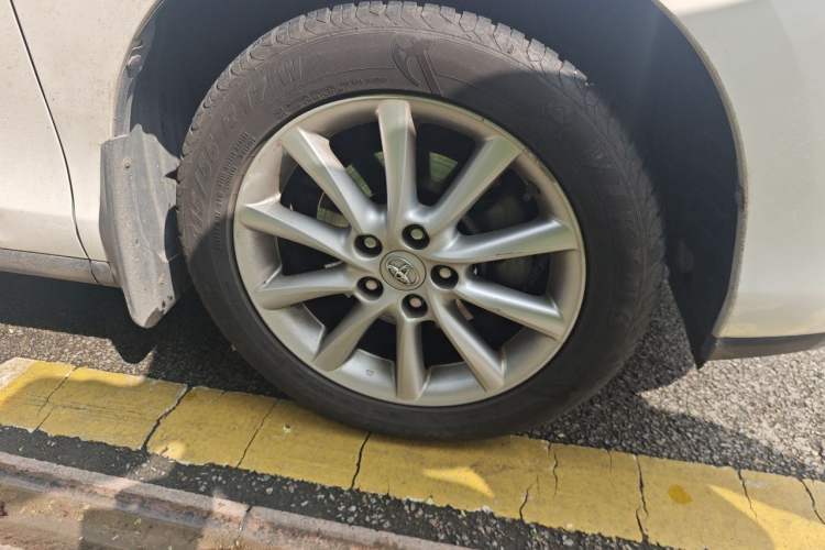 Used Toyota Previa  Right Front Wheel Hub