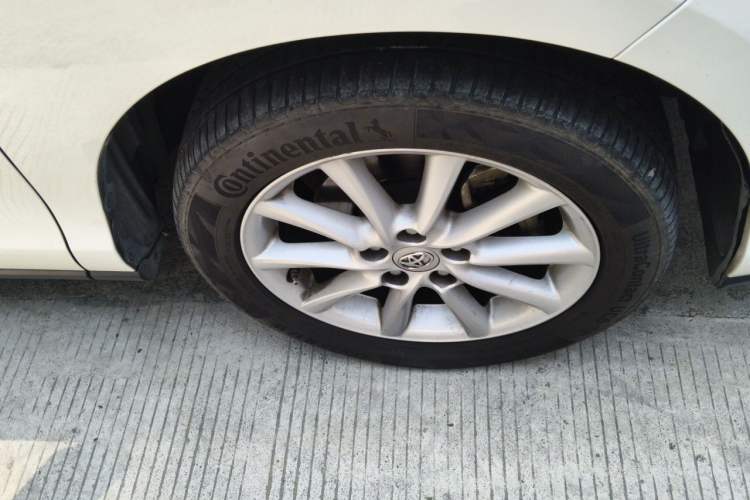Used Toyota Previa  Right Front Wheel Hub