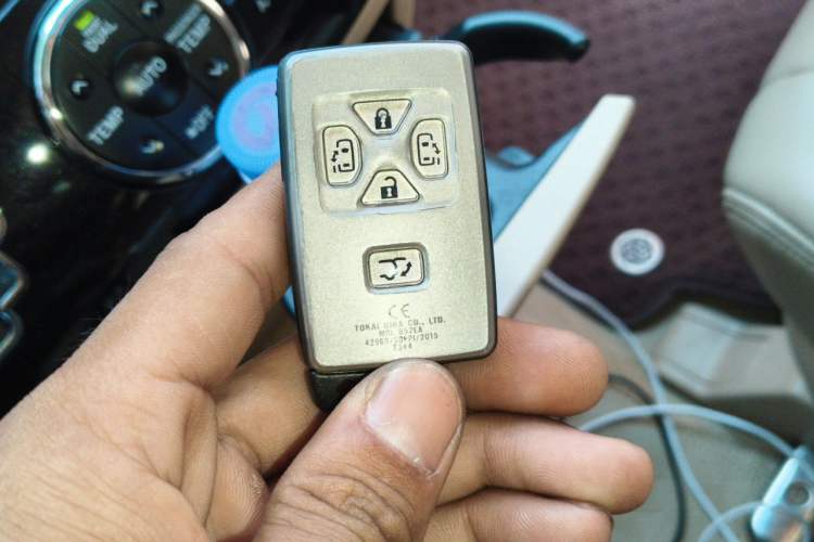 Used Toyota Previa  Vehicle Key
