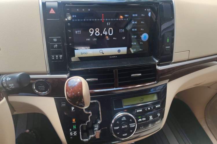 Used Toyota Previa  Audio And AC Panel
