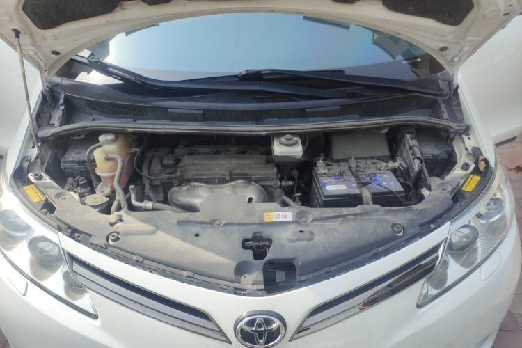 Used Toyota Previa  Engine Bay