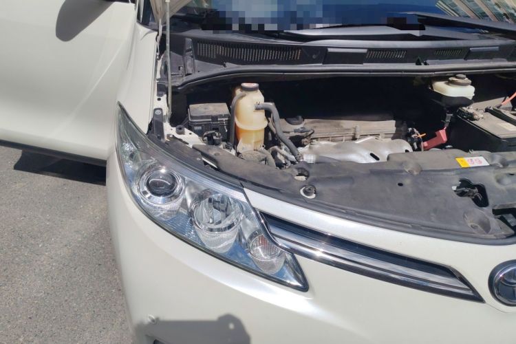 Used Toyota Previa  Engine Bay Right